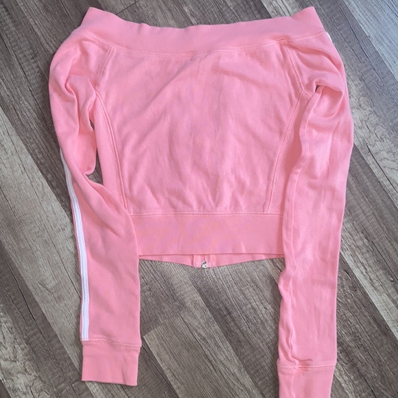 Hollister Long Sleeve - Picture 4 of 4